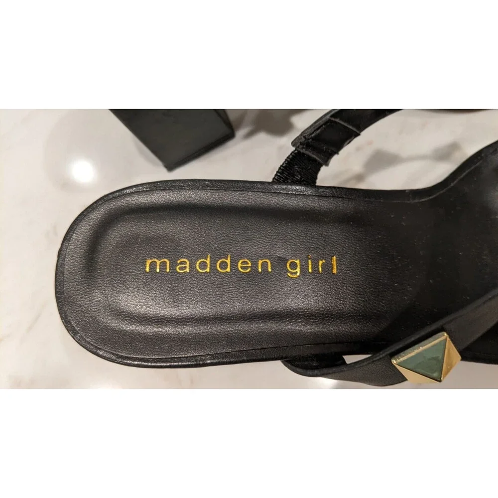 MADDEN GIRL Steve Madden Two Strap Gold Studded Block Heel Sandals 8.5
